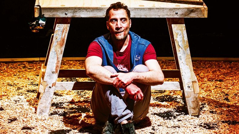 Luciano C&aacute;ceres llega al Teatro Gran Pilar con "Muerde", su primer unipersonal.