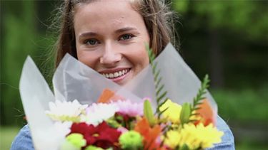 ¿que es la sonrisa duchenne y por que nos sale al recibir flores?