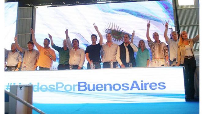 TODOS UNIDOS. Todos los sectores en la foto de La Matanza..