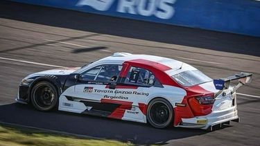 POR LA GLORIA. El Toyota Lexus de Diego Azar, con el que busca coronarse en este 2023.