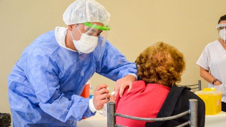 La campaña de vacunación antigripal alcanza a esta semana a mayores de 65 y puérperas. .