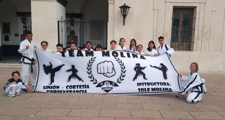 Taekwondo. Hoy nos tocó participar en el desfile cívico de nuestra hermosa ciudad de Pilar representando a este hermoso deporte. Solee Molina.