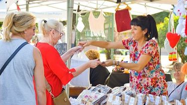 Las ferias son una salida laboral para cientos de pilarenses y una buena oportunidad para adquirir regalos a precios accesibles.&nbsp;