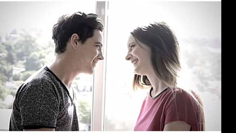 Adriel protagonizando “Dime” junto a Yanina Petrocco..