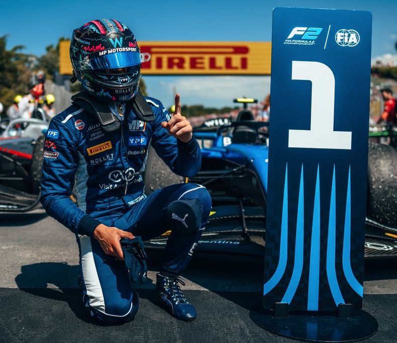 GANADOR. Colapinto marca el número 1 tras ganar en Imola y agradeció por el triunfo al campeón del mundo.