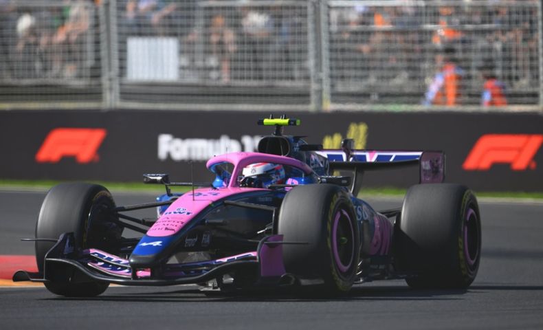Franco Colapinto sobre la pista del Albert Park, en Australia.