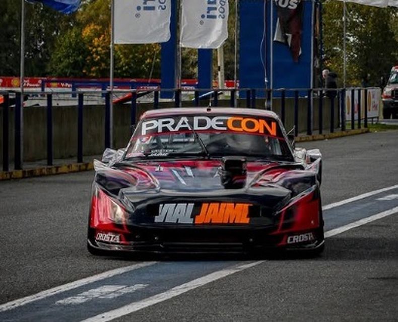 DOMINADOR. El Dodge de Jaime fue el dueño de la actividad del viernes.