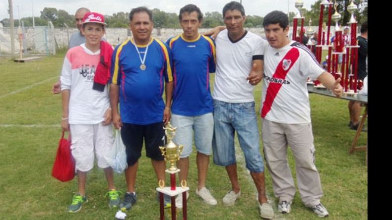 Los Piratas se llevó el trofeo del 8º puesto..