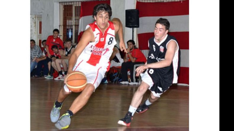 Federico Michelini (22) fue el principal anotador de Atlético ante Sarmiento..