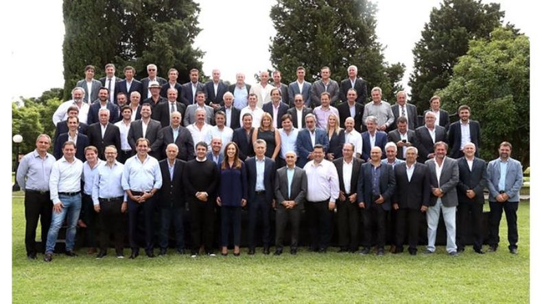 ENCUENTRO. El pasado 15 de marzo Macri y Vidal se reunieron con los intendentes..