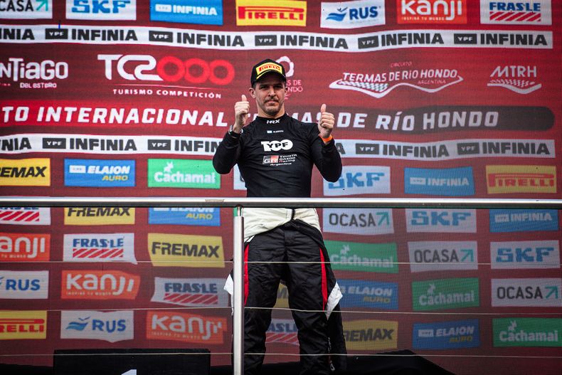 PULGARES ARRIBA. Rossi seguirá una temporada más con Toyota en el TC2000.