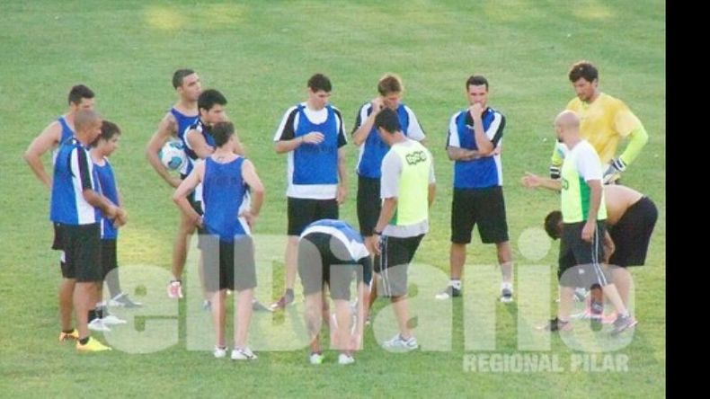 Los jugadores esperan la decisión de los técnicos para comenzar la pretemporada..