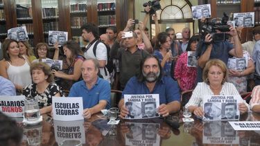 CARTELES. Representantes de los gremios en la reunión de esta tarde. .