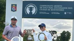 CAMPEONES. Gallingani y Gómez Cisterna sostienen la copa tras coronarse en Uruguay. CAMPEONES. Gallingani y Gómez Cisterna sostienen la copa tras coronarse en Uruguay.