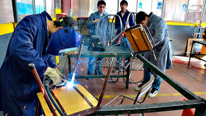 El nuevo Régimen Académico aprobado por la Provincia fija criterios obligatorios para las escuelas técnicas en cursadas, evaluación y formación laboral.