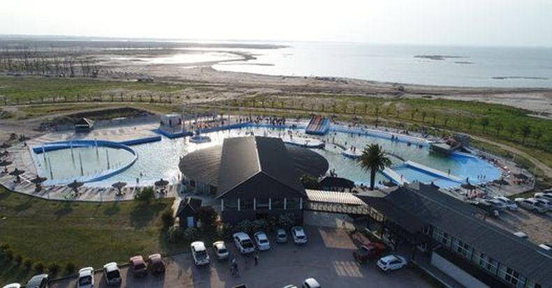 Termas de Carhué. (turismodetermas.com).jpg