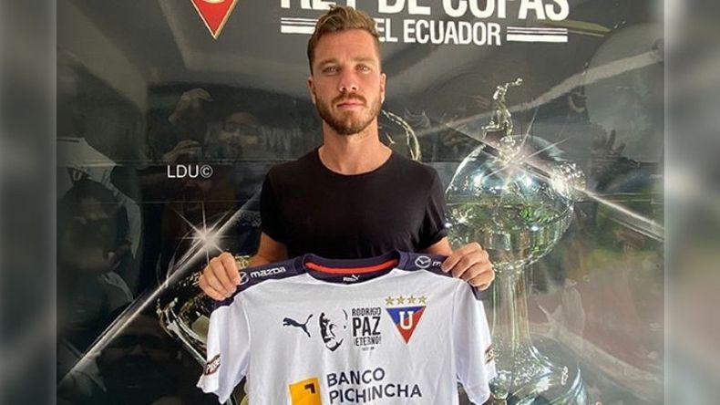 YA ES ALBO. Molina en su presentación oficial en LDU..