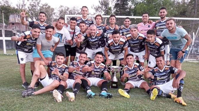 TRIPLE CORONA. El equipo de Malvinas, que consagró en el último torneo..
