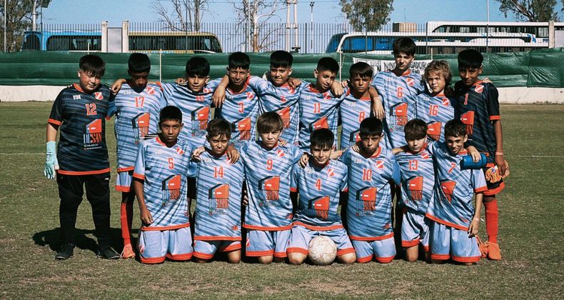 PRIMERA VEZ. La división 2012 de Sportivo Pilar hará su estreno absoluto en AFA. Viene de ganar la Mendoza Cup en 2024.