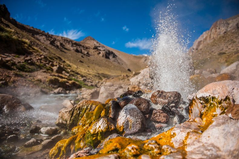 Se encuentran al pie del volcán Domuyo, en Neuquén. (elfederalnoticias.com)..jpg