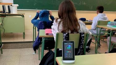 Medidor de CO2 en una escuela (foto: Google)..
