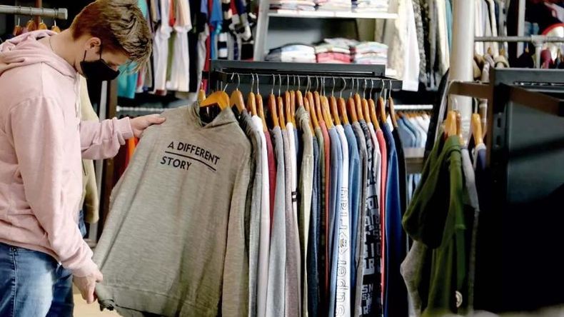 TEXTIL. La venta de indumentaria volvió a traccionar al comercio..