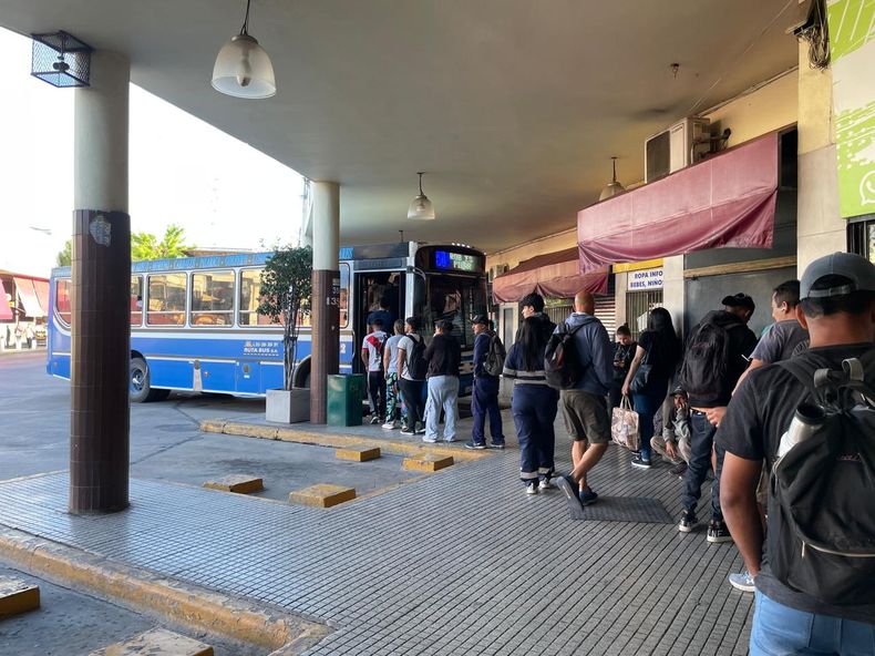 TERMINAL DE PILAR Este jueves no circularan las lneas con el nmero 200 en adelantenbsp