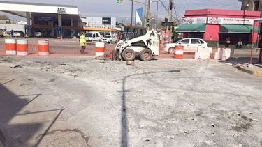 EN MARCHA. Las máquinas ya trabajan en la primera cuadra..