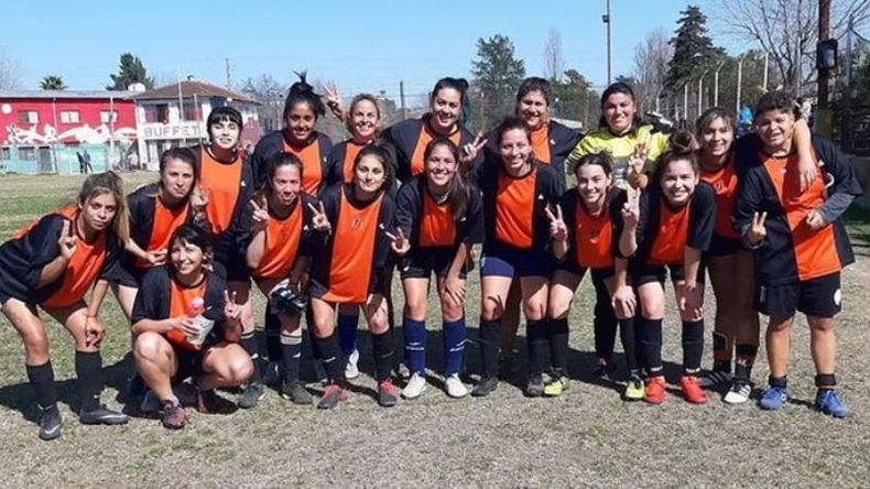 EQUIPO. Las chicas de Zelaya ganaron y se meten en la discusión por la cima del torneo..