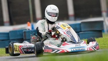 Podio de Elías en el karting metropolitano