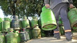 El Gobierno reitegrará $9593 a usuarios sin conexión de gas natural por la compra de cada garrafa de 10 kilos. El Gobierno reitegrará $9593 a usuarios sin conexión de gas natural por la compra de cada garrafa de 10 kilos.