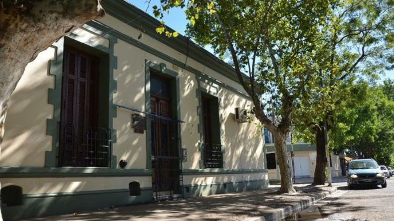 ALMAFUERTE. La chica fue atacada apenas salió del colegio. .