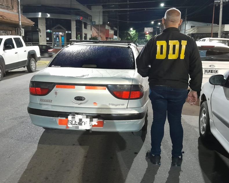 El Renault Megane utilizado en el robo ocurrido en Del Viso.