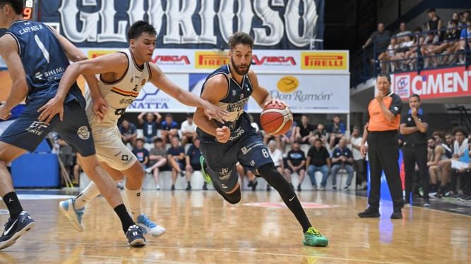 Patricio Tabarez fue figura del nuevo líder LNB: 14pts, 6 rebotes y 3 asistencias.