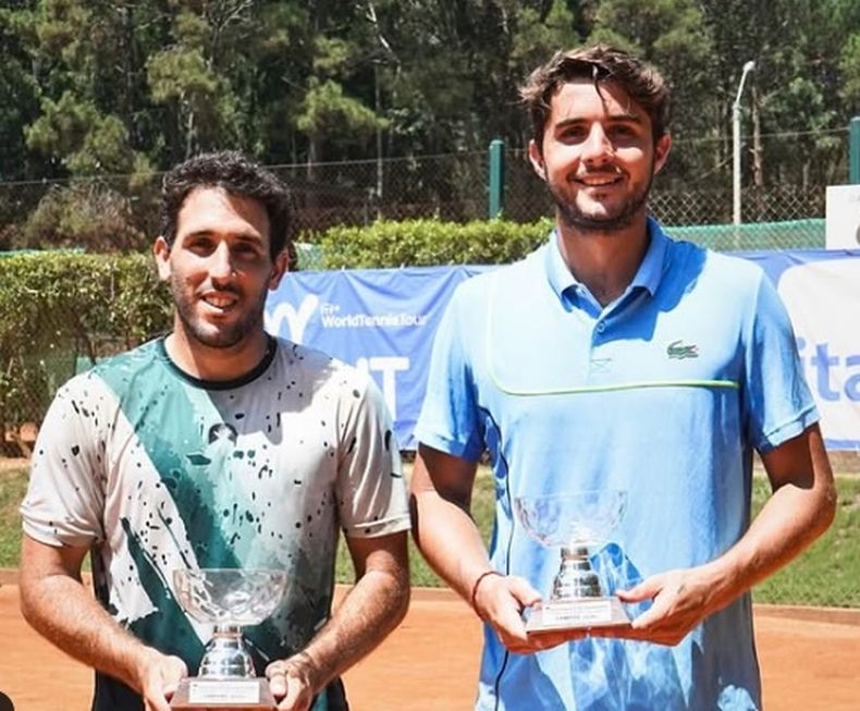 Socios enfrentados Rodrguez Taverna derecha y Casanova vienen de ganar en dobles en Punta del Este y ahora chocan en singles