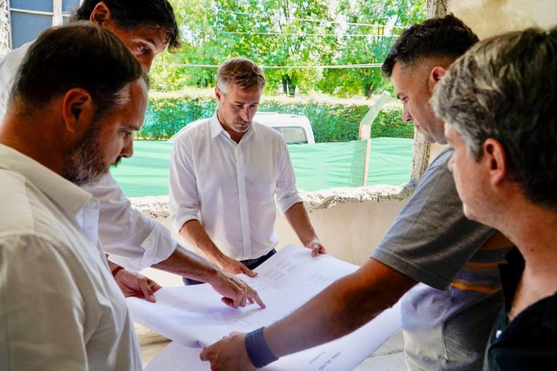 Federico Ach&aacute;val recorri&oacute; la obra de la Secundaria N&deg;32, en Del Viso.