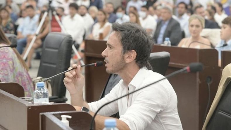 EN LA BANCA. Neuspiller buscará llevar el proyecto al recinto..