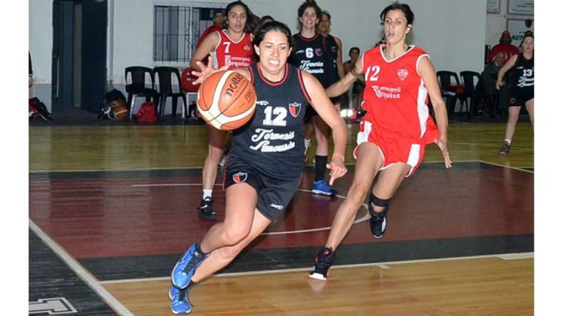 DEFINICIÓN. Carla Lugo (Derqui) y Soledad Migliardi (Las Diablitas) se verán las caras en la gran final..