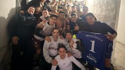 INVICTO. Los jugadores de Monterrey felices en el vestuario tras alcanzar el récord de 12 victorias y 2 empates. INVICTO. Los jugadores de Monterrey felices en el vestuario tras alcanzar el récord de 12 victorias y 2 empates.