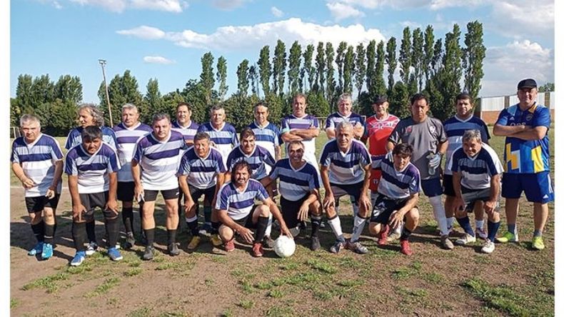 PRIMERO. Los +50 de La Amistad se coronaron con una goleada..