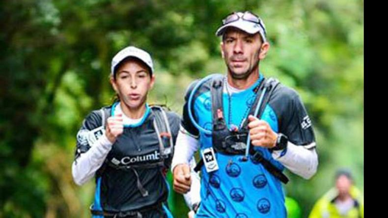 (Graciela Zanitti). Pareja todo terreno. García y Fernández recorren un tramo de la carrera, que duró tres días..