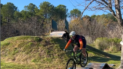 El predio consta de 42 hectáreas donde pueden desarrollarse distintas actividades relacionadas con el turismo de aventura. El predio consta de 42 hectáreas donde pueden desarrollarse distintas actividades relacionadas con el turismo de aventura.