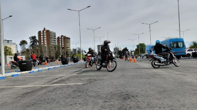 Los participantes se llevaron un casco de regalo..