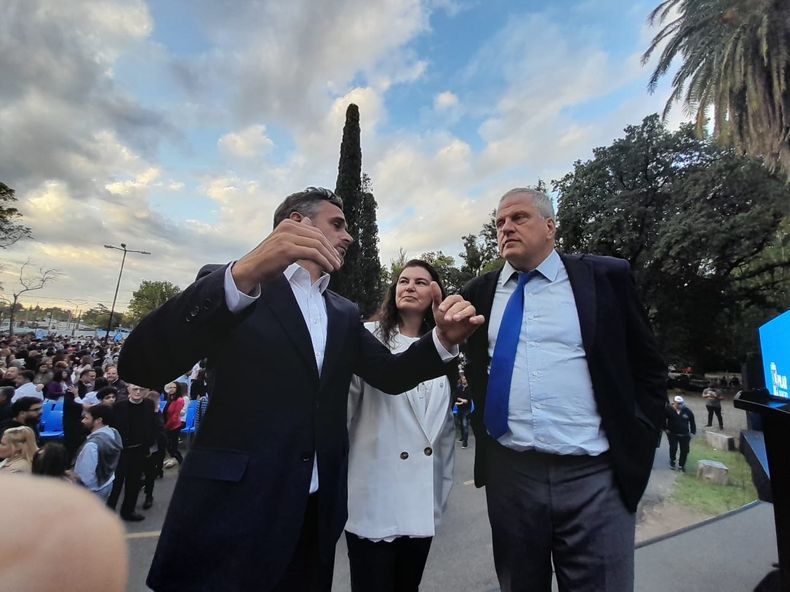 OTRO PASO. Achával, Wanger y Perzyck, en la tarde de este lunes, presentaron la Universidad de Pilar ante centenares de vecinos y alumnos.&nbsp;