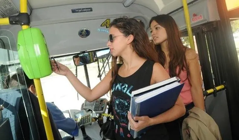 PARA ARRIBA El boleto de los colectivos provinciales sube 144 desde el lunes
