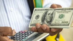 Mirá a cuánto cotiza el dólar blue, el dólar ahorro, el dólar tarjeta y el dólar turista en Argentina, según el promedio del Banco Central. Mirá a cuánto cotiza el dólar blue, el dólar ahorro, el dólar tarjeta y el dólar turista en Argentina, según el promedio del Banco Central.