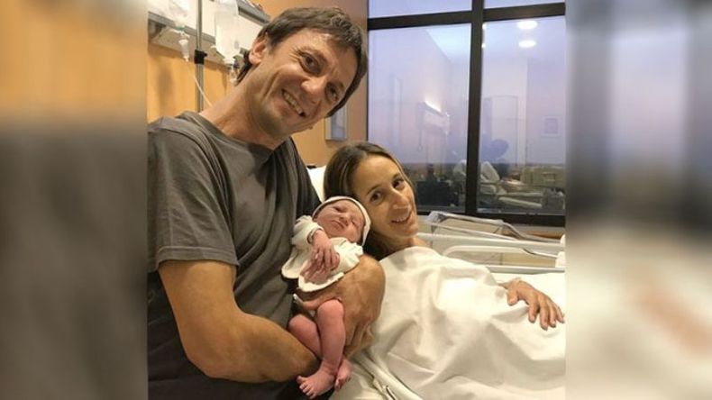 LLEGÓ ANTONIA. El director de teatro, Martín Simeoni, y su esposa, Daniela Alonso, felices con la llegada de su primera hija. Felicitaciones..