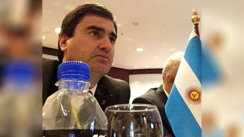 FIRMA PÉREZ. “Esta semana vamos a trabajar con el tema de la habilitación de la cancha.”.