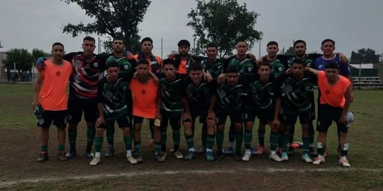 PUNTERO. Unión Ferroviaria volvió a ser contundente para seguir en lo más alto de su grupo.