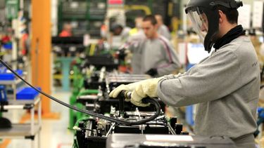 La industria es uno de los sectores que más está retrocediendo.